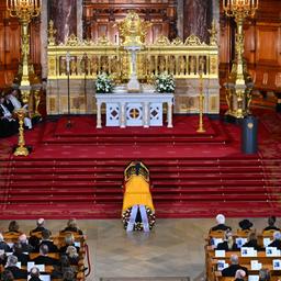 Der Sarg Horst Köhlers ist beim Trauerstaatsakt für den verstorbenen Bundespräsidenten im Berliner Dom aufgebahrt..