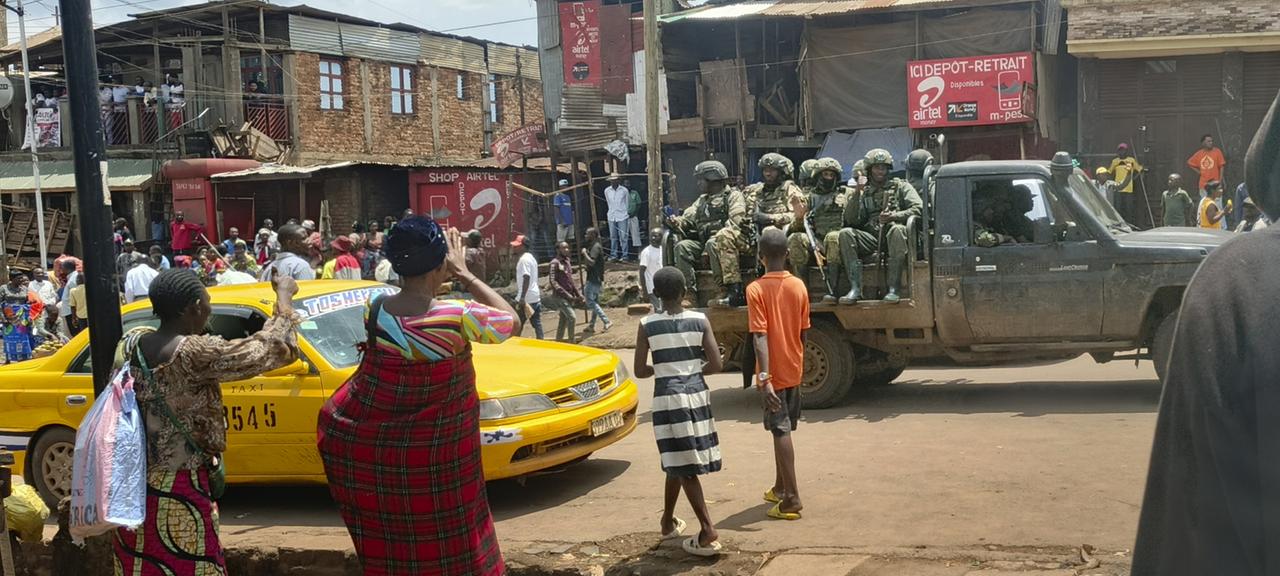 M23-Rebellen patrouillieren im Zentrum in Bukavu, der zweitgrößten Stadt Ostkongos.