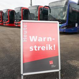 Linienbusse parken auf einem Betriebshof während eines vergangenen ver.di-Warnstreiks. (Archivbild: 06.05.2021)
